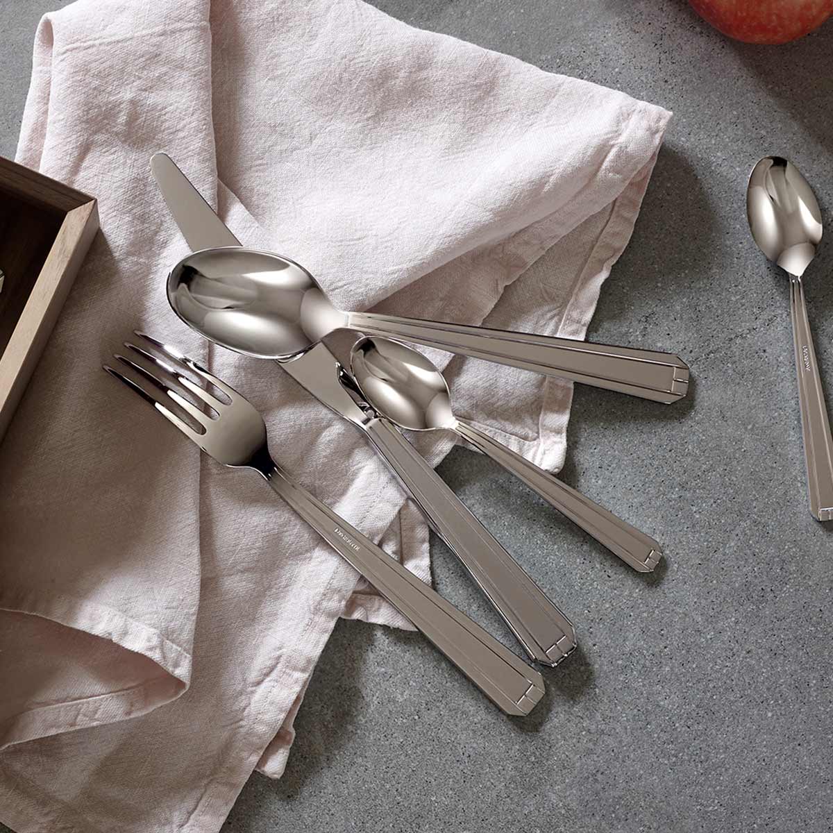 NORMANDY MIRROR FINISH Cutlery set for 24 place settings